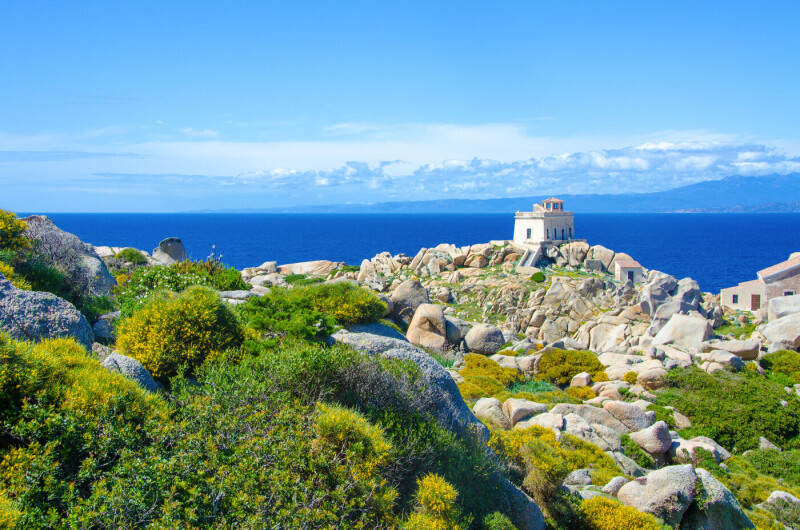 Sardinien-Express - Schroffe Felsen, weißer Sand und smaragdblaues Meer