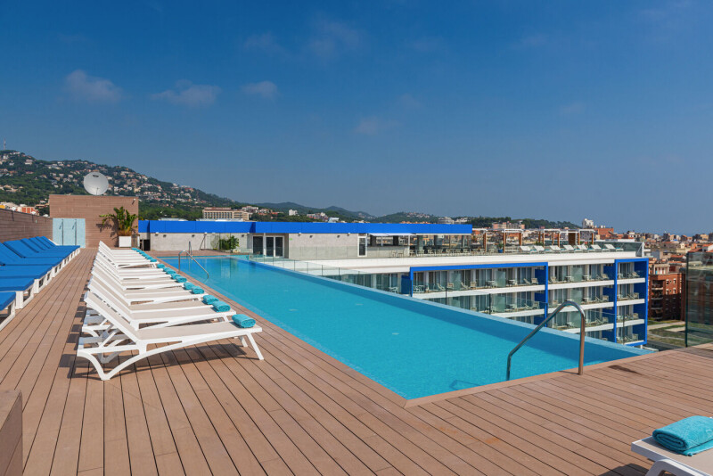 Hotel Roger de Flor by Seleqtta