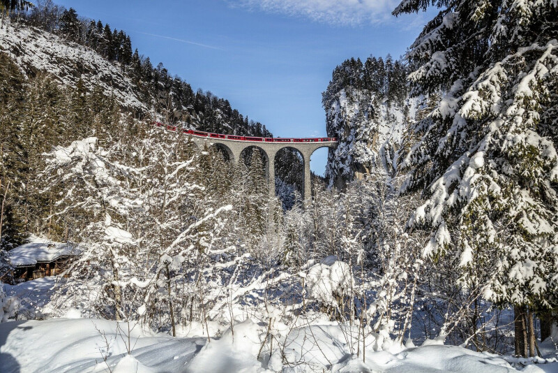 Winterlicher Bahnenzauber in der Schweiz