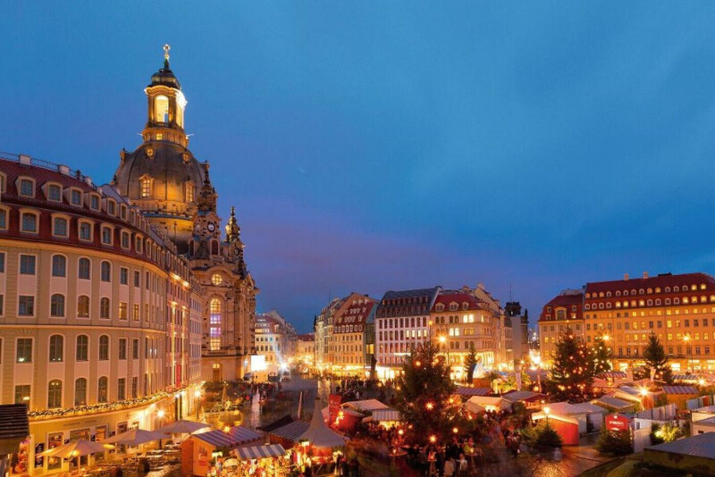 Dresdner Semperoper im Advent