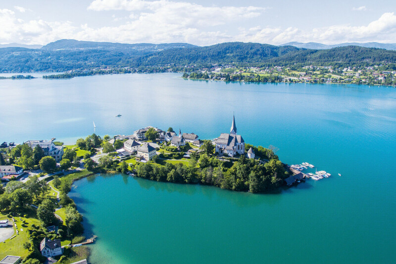 Gebirgspanorama am Wörthersee