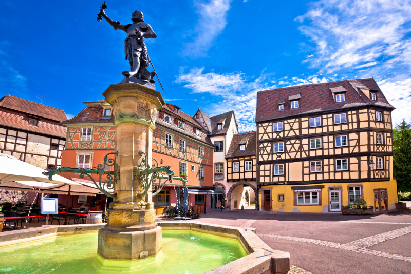 Bunter Frühlingsmarkt im Elsass